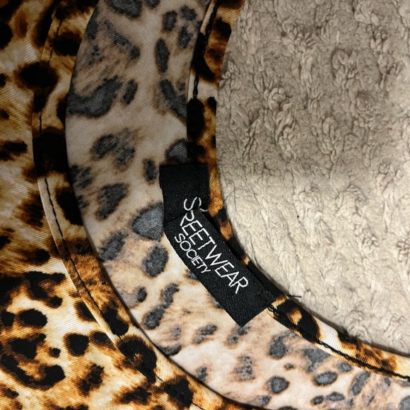 Stretchy Leopard mini Dress - Picture 3 of 4